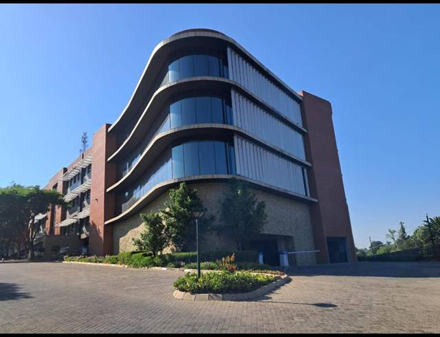 BUSINESS PROPERTY TO RENT IN WOODMEAD